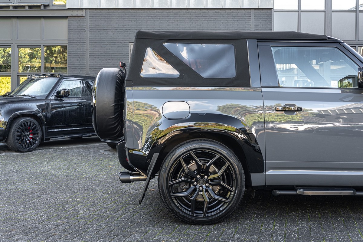 Land Rover Defender