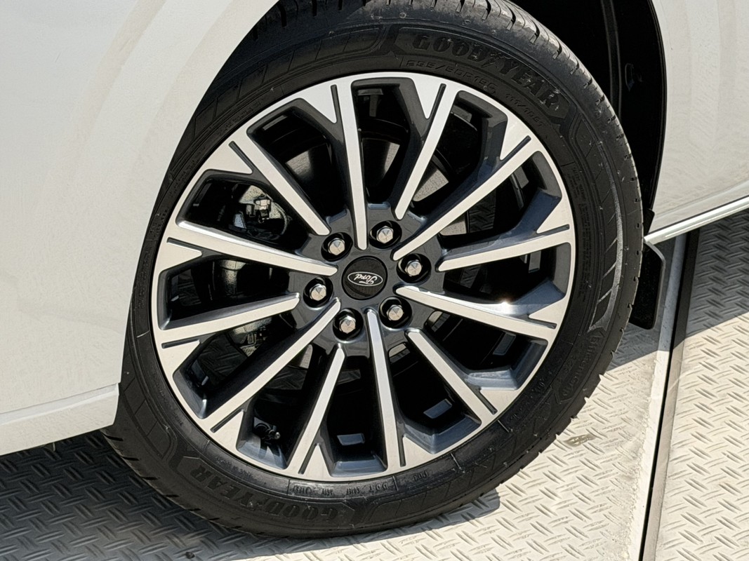 Ford E-Transit Custom