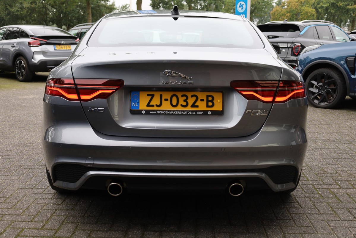 Jaguar XE