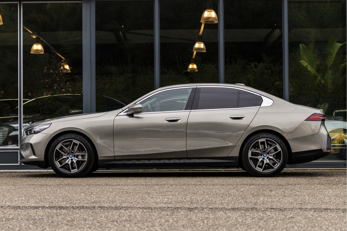 BMW i5