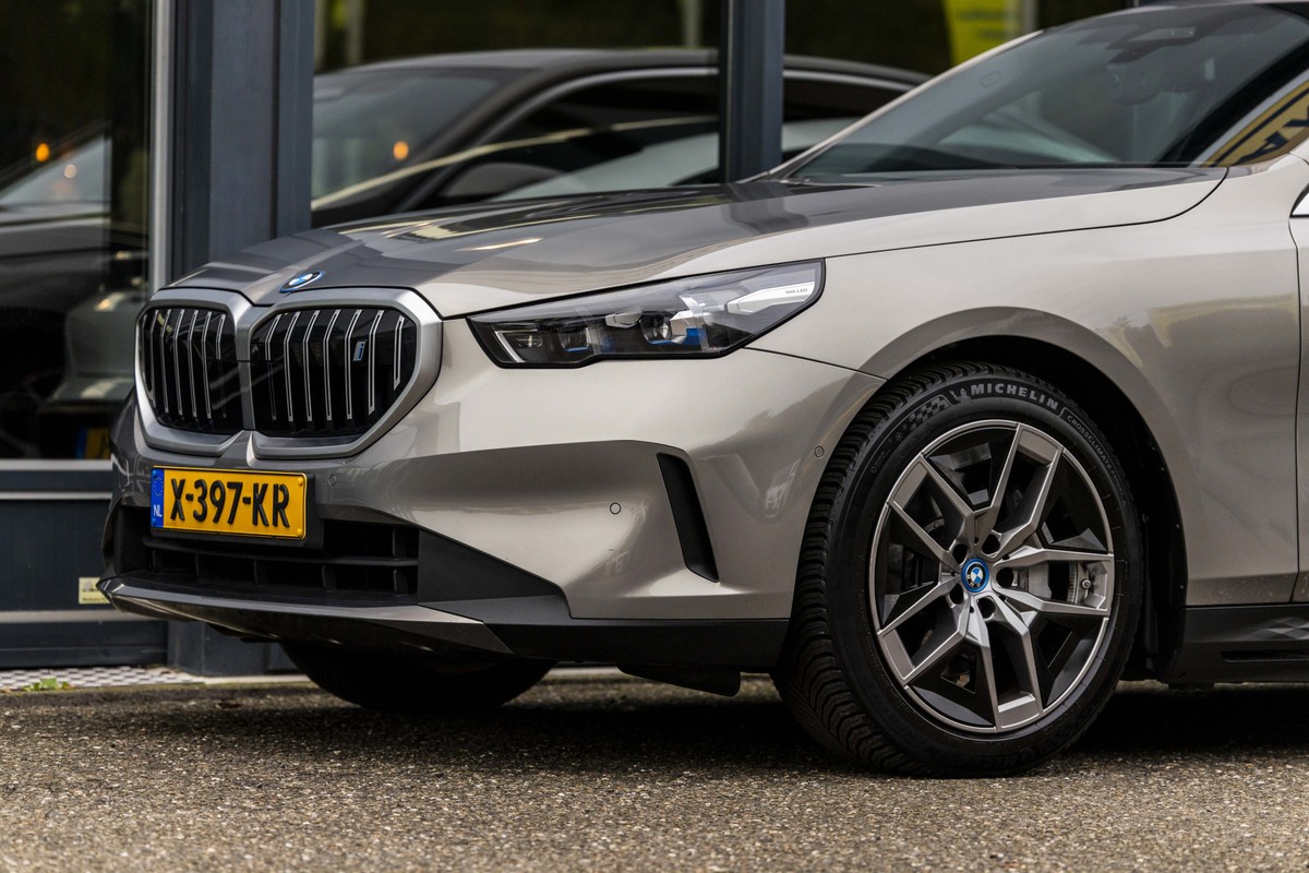 BMW i5