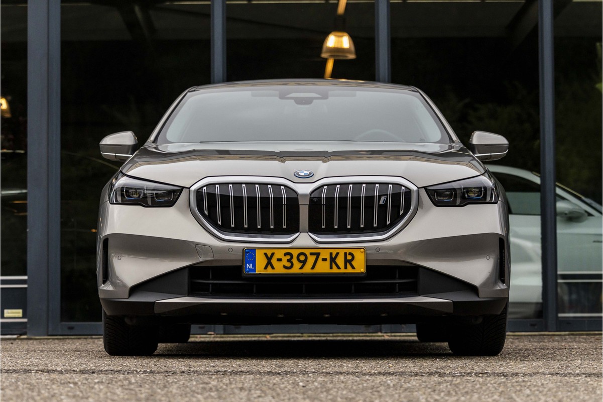 BMW i5