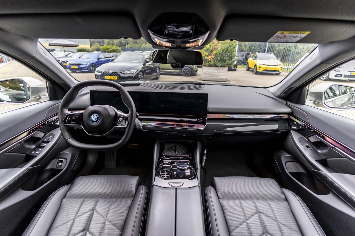 BMW i5