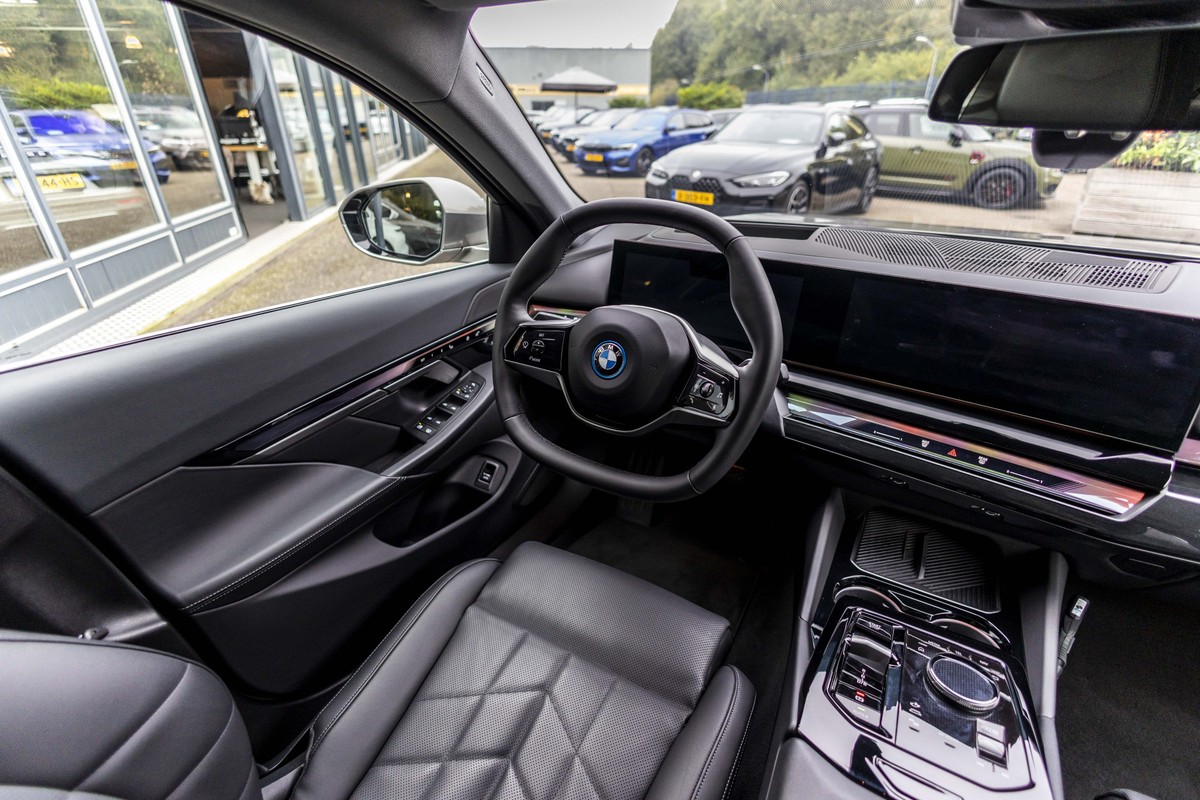 BMW i5