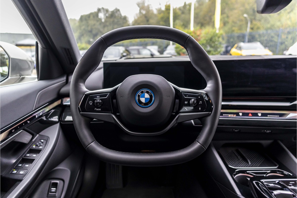 BMW i5