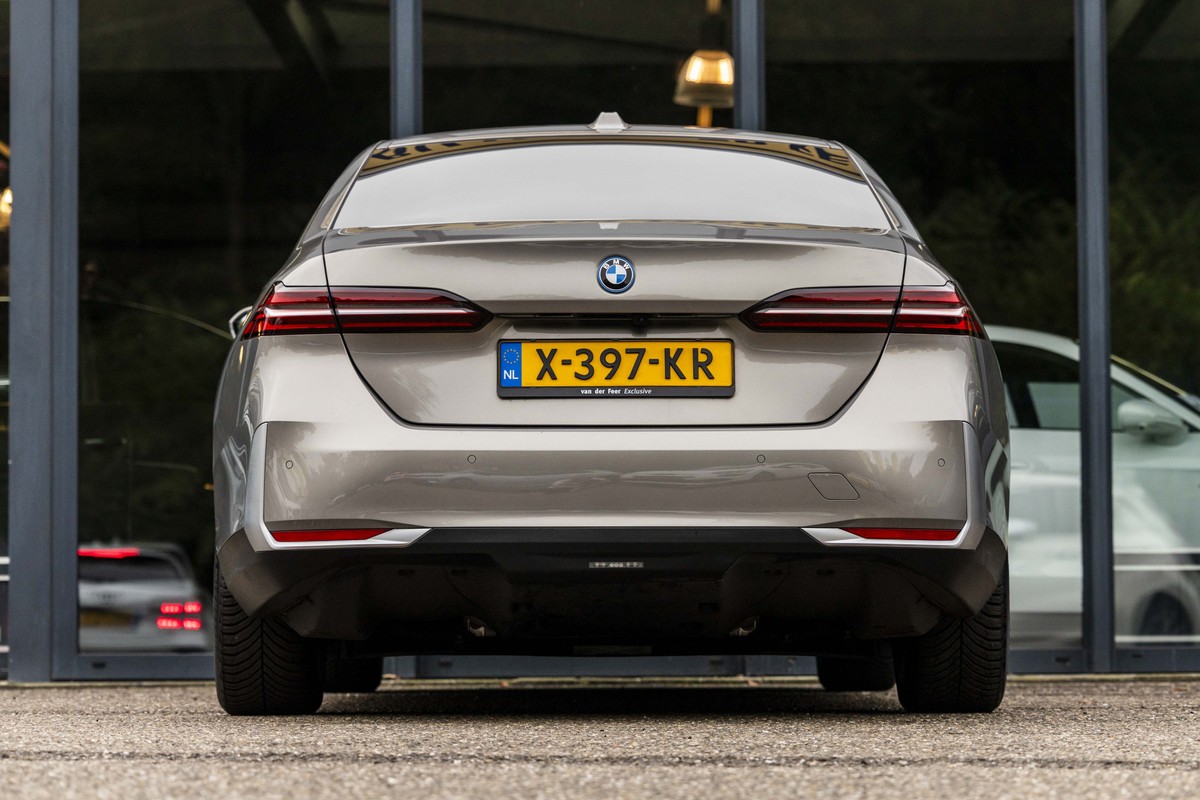 BMW i5