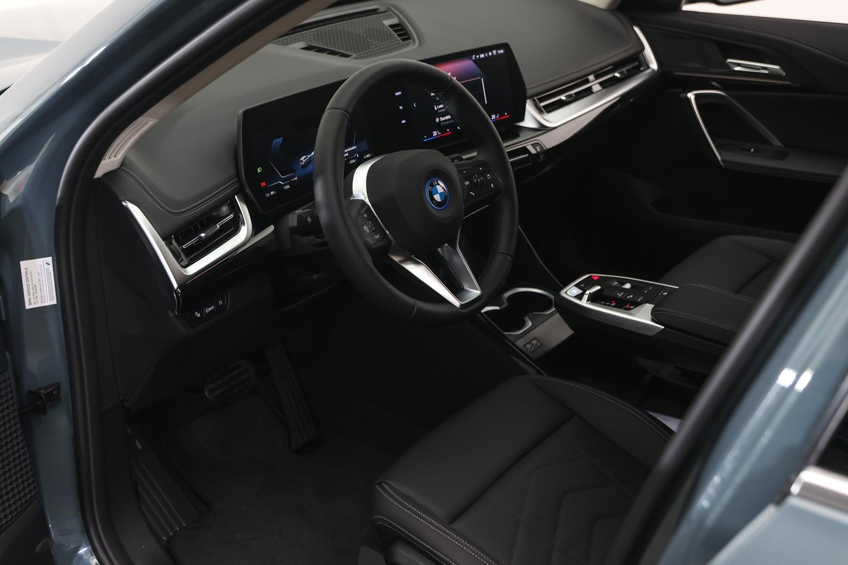 BMW iX1