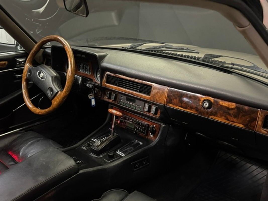 Jaguar XJ