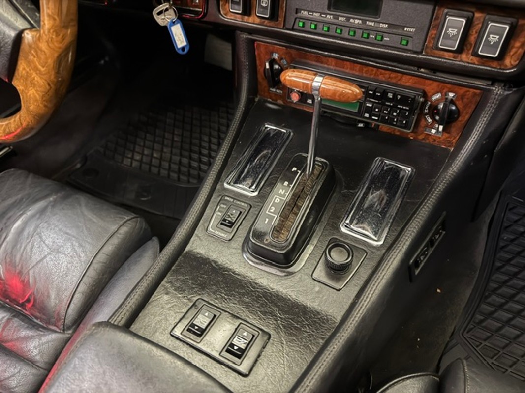 Jaguar XJ