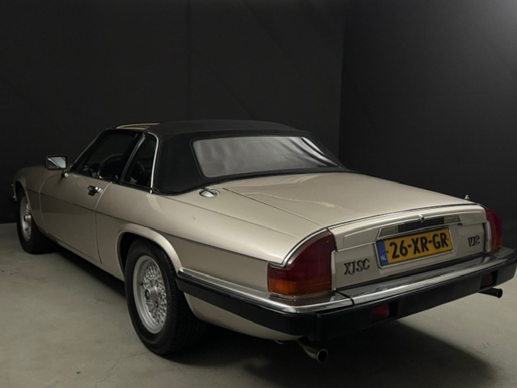 Jaguar XJ
