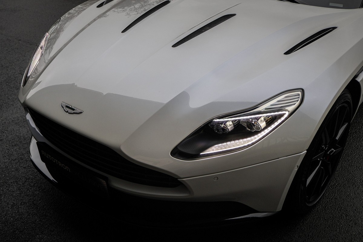 Aston Martin DB11