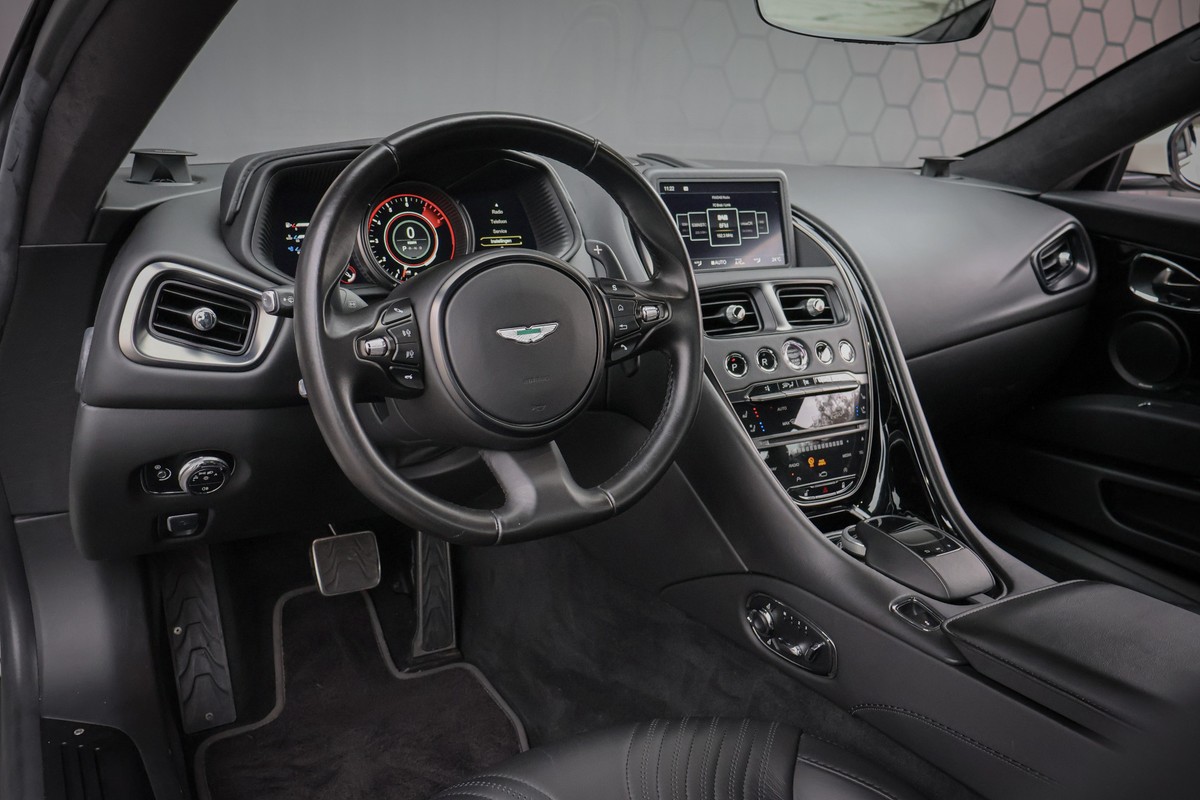 Aston Martin DB11