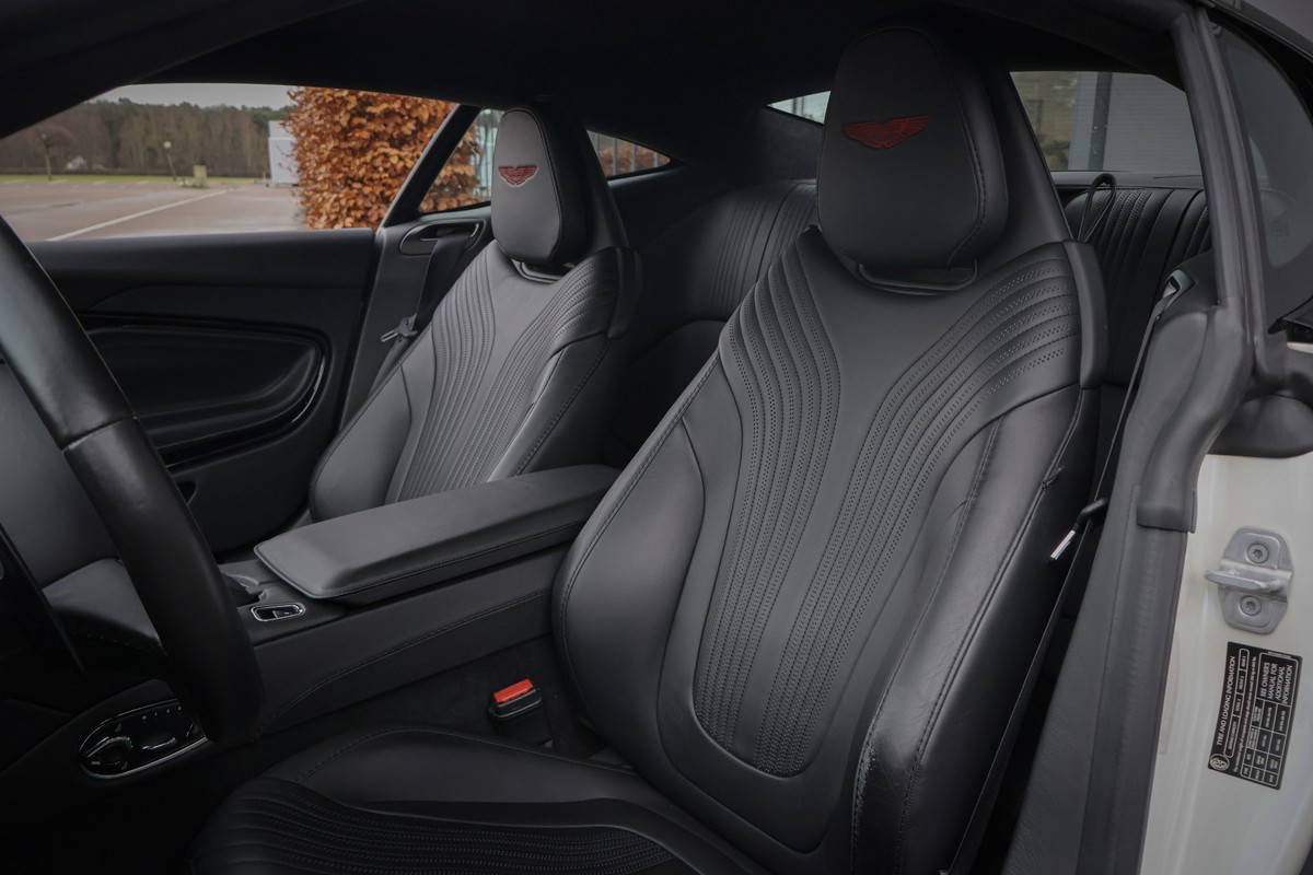 Aston Martin DB11