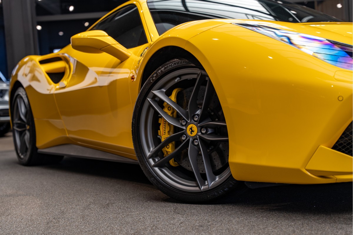 Ferrari 488