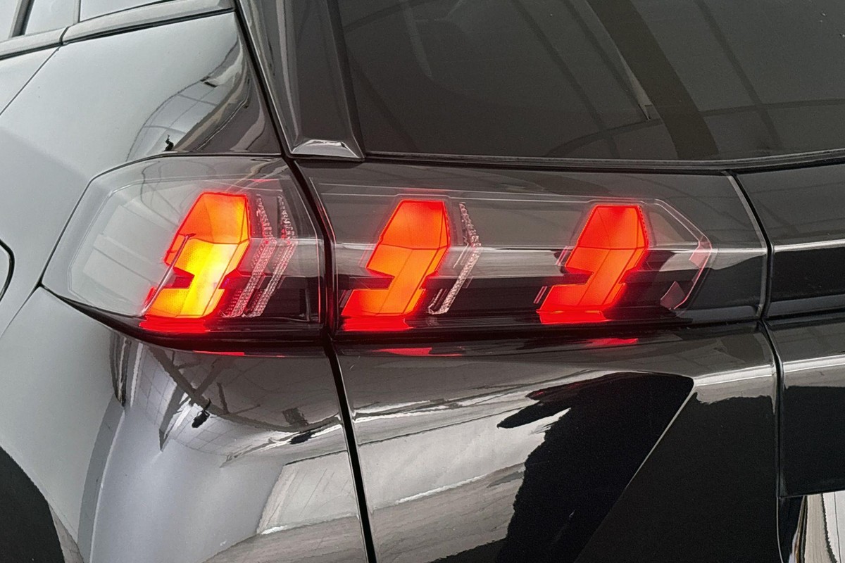 Peugeot e-2008