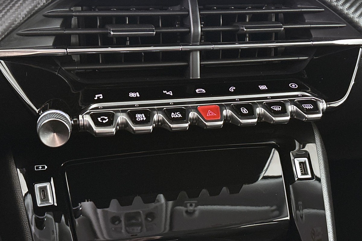 Peugeot e-2008