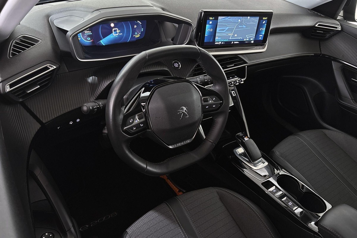 Peugeot e-2008