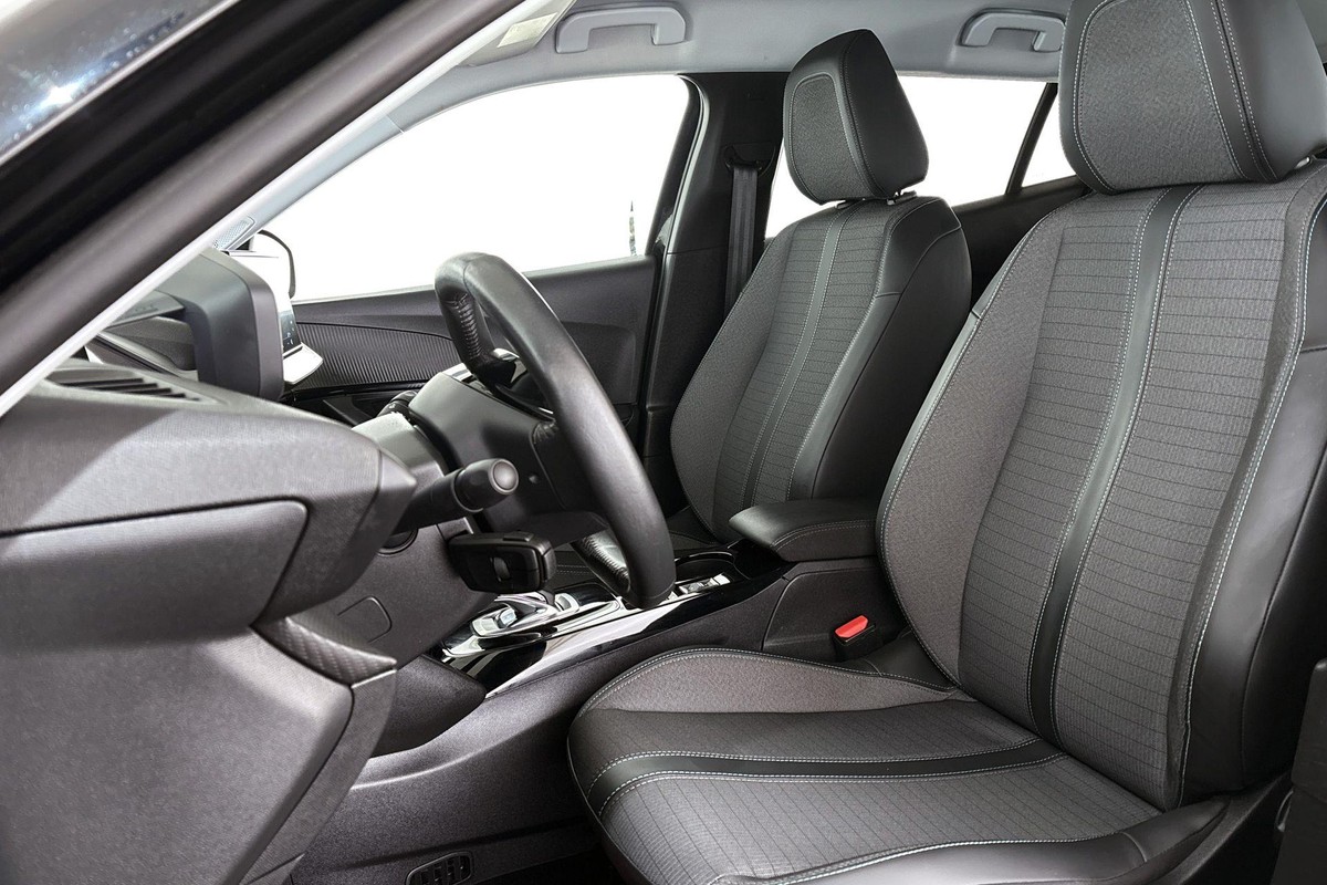Peugeot e-2008