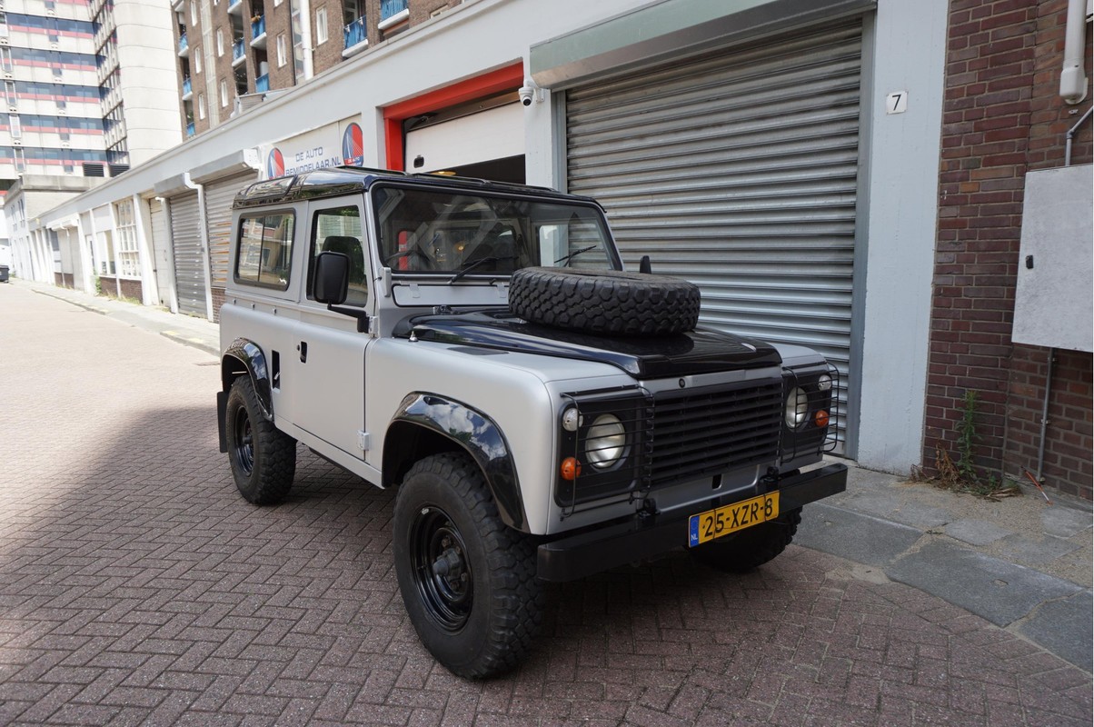 Land Rover Defender