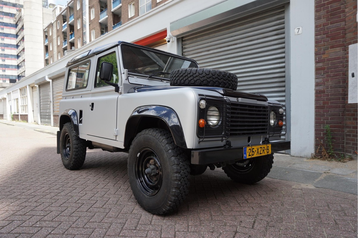 Land Rover Defender