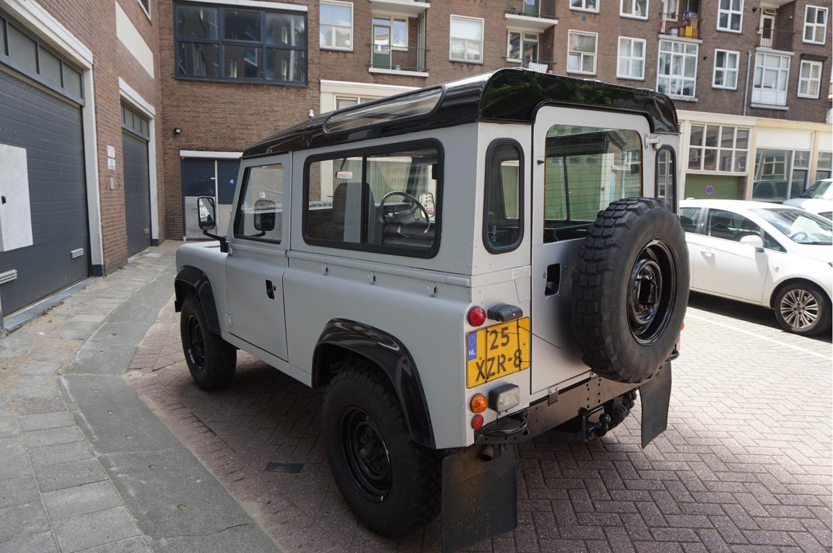 Land Rover Defender