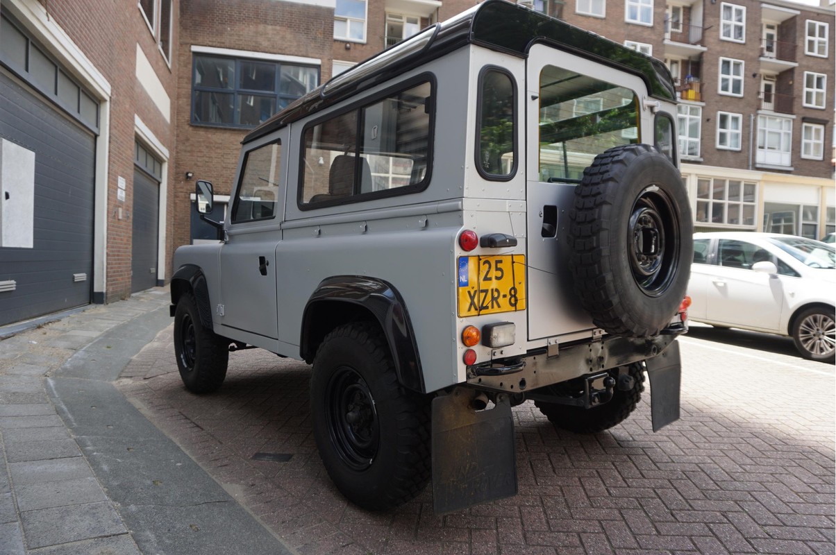 Land Rover Defender