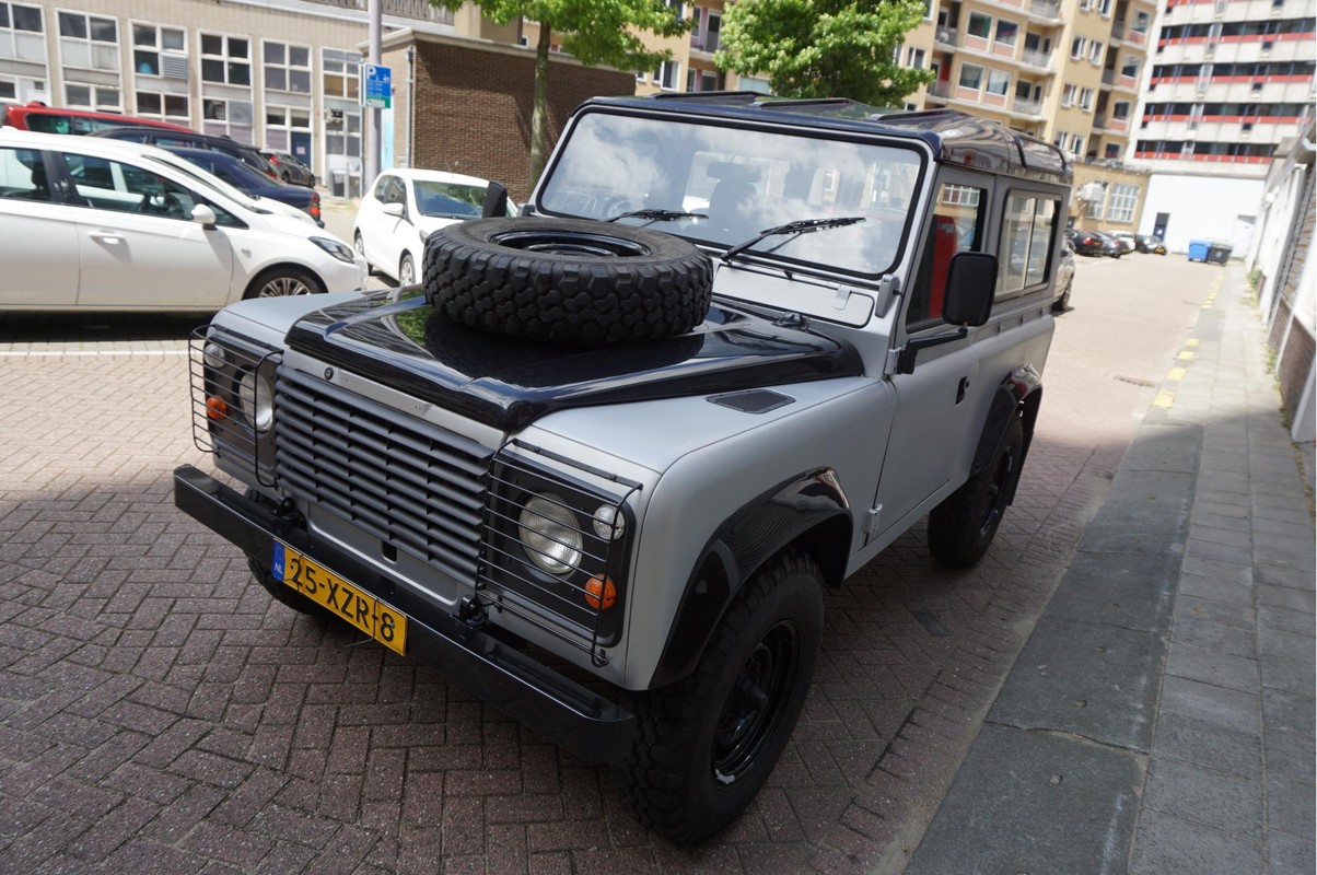 Land Rover Defender