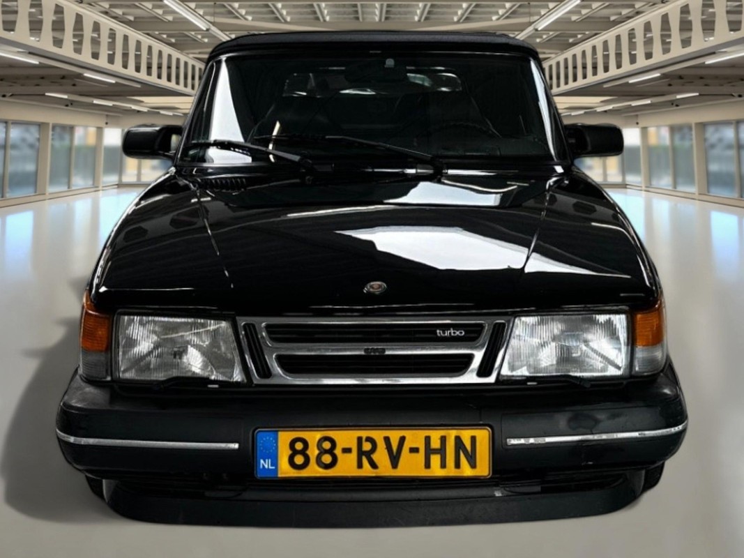 Saab 900