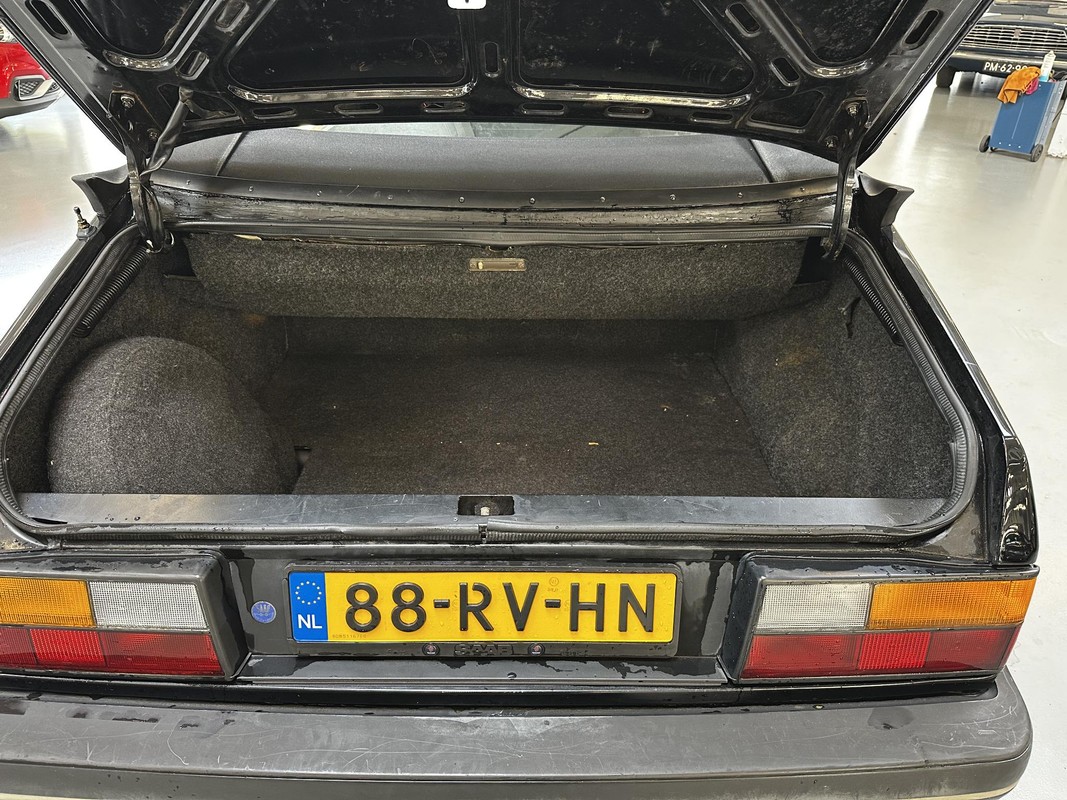 Saab 900
