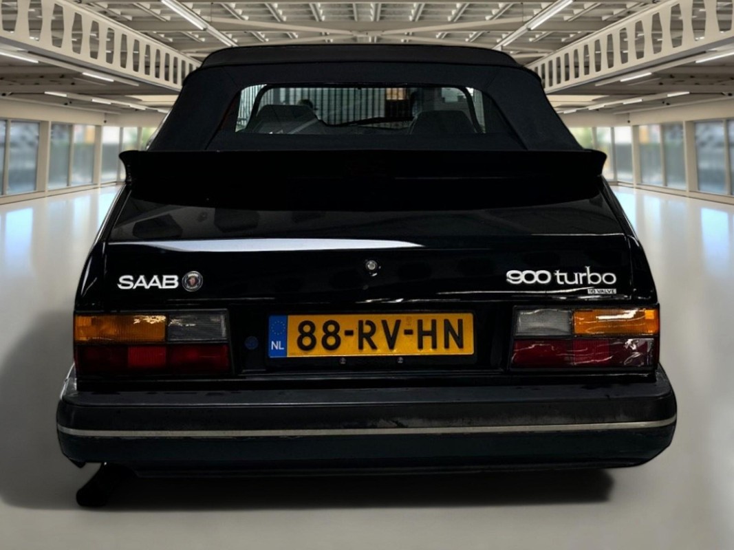 Saab 900