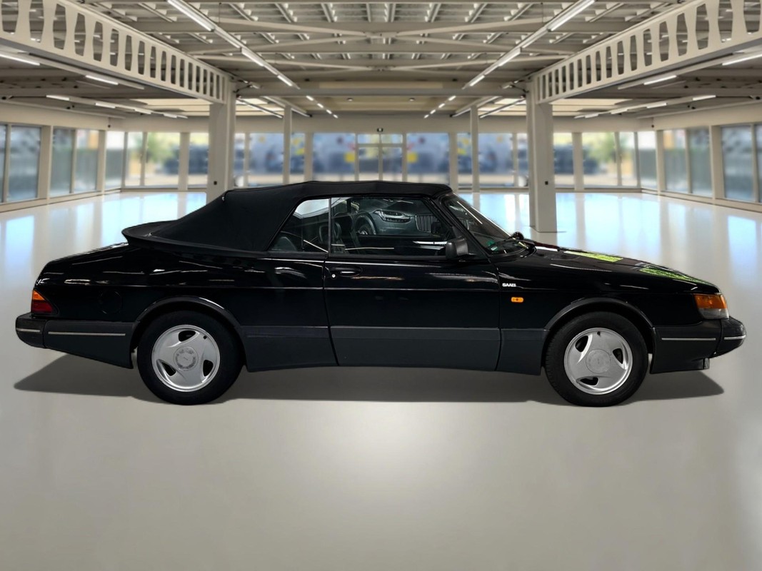 Saab 900