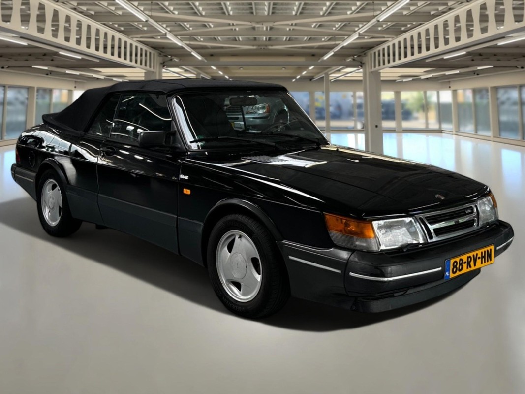 Saab 900