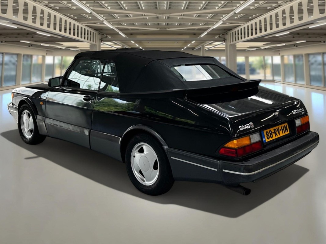 Saab 900