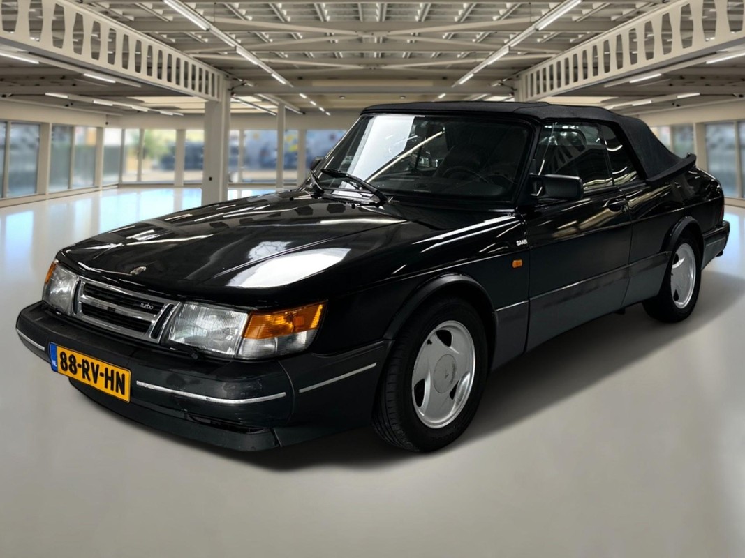 Saab 900