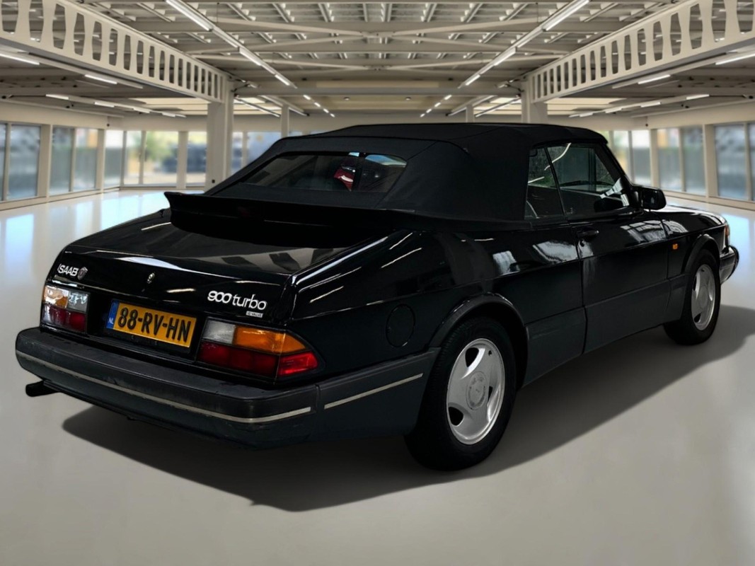 Saab 900