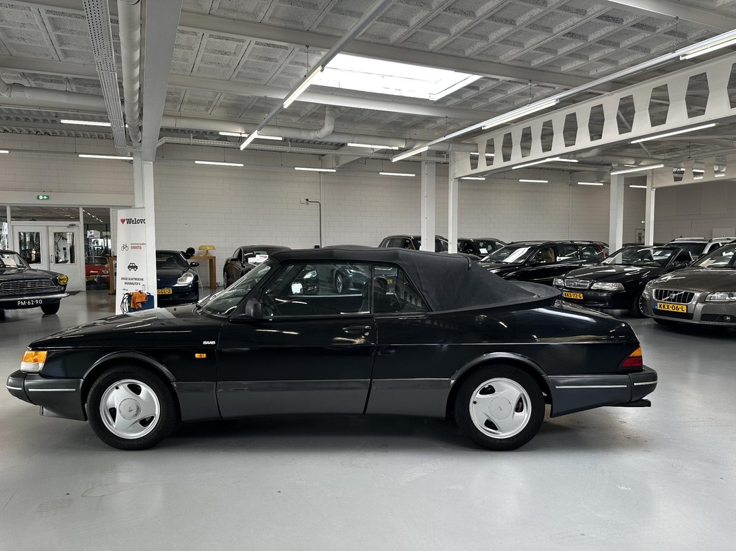 Saab 900