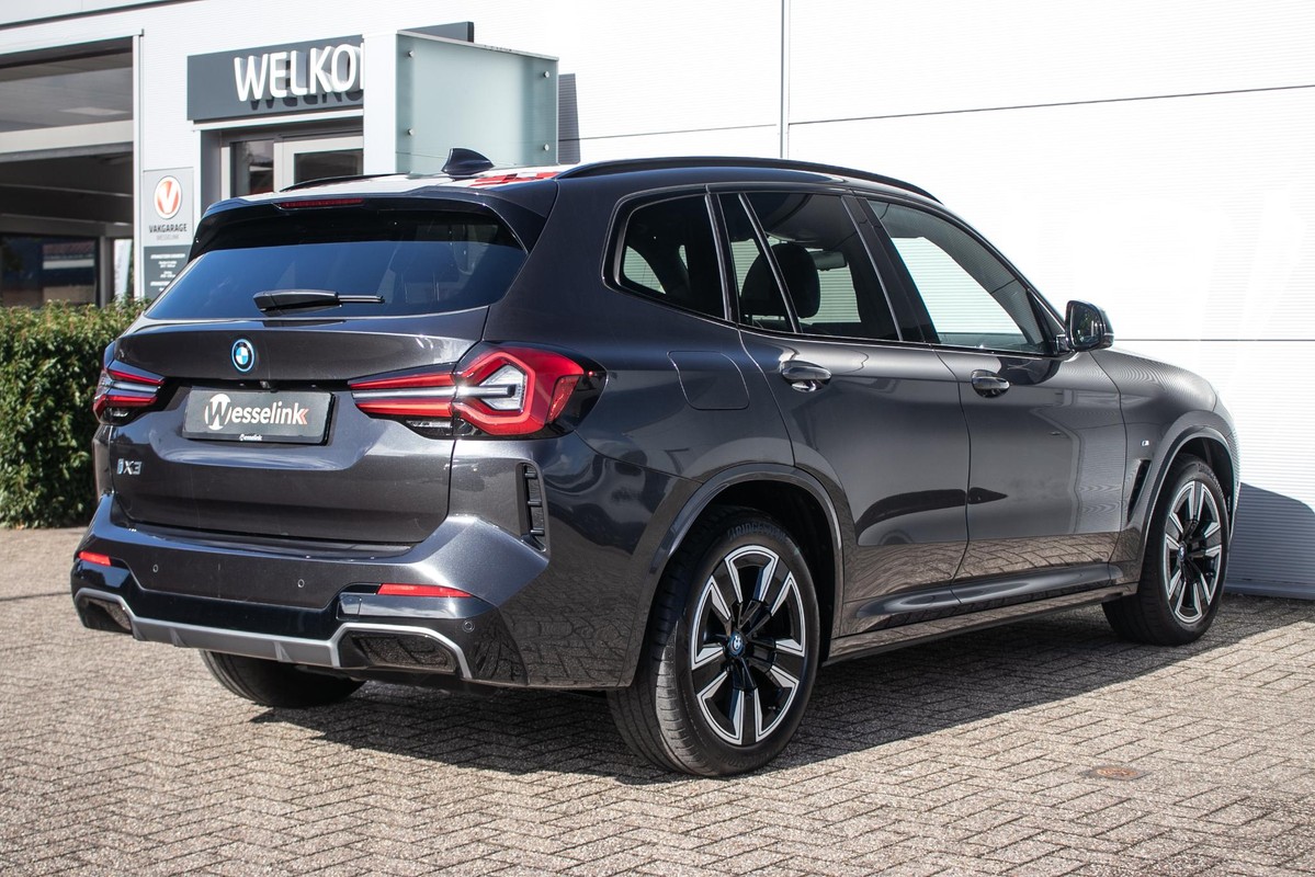BMW iX3
