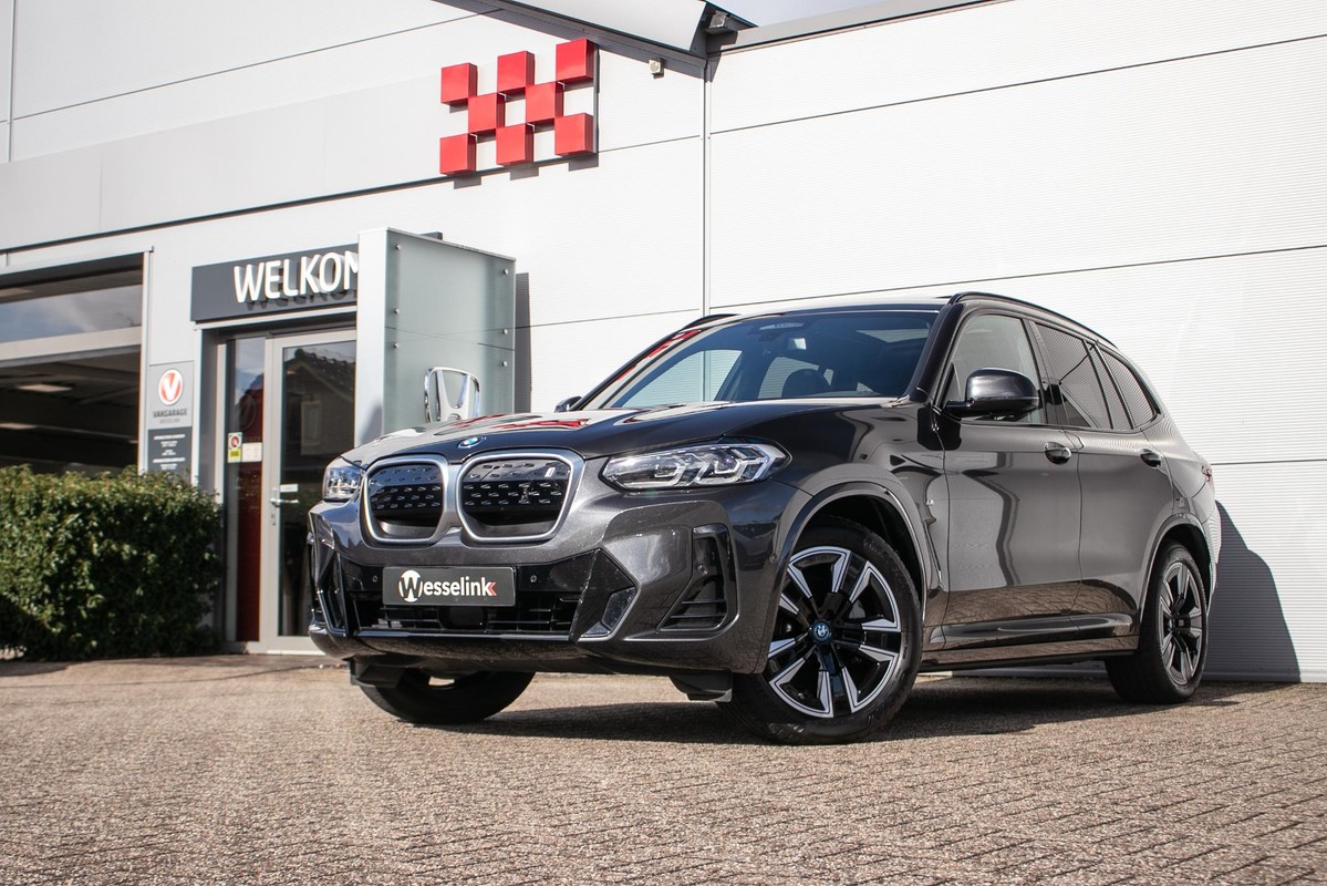 BMW iX3