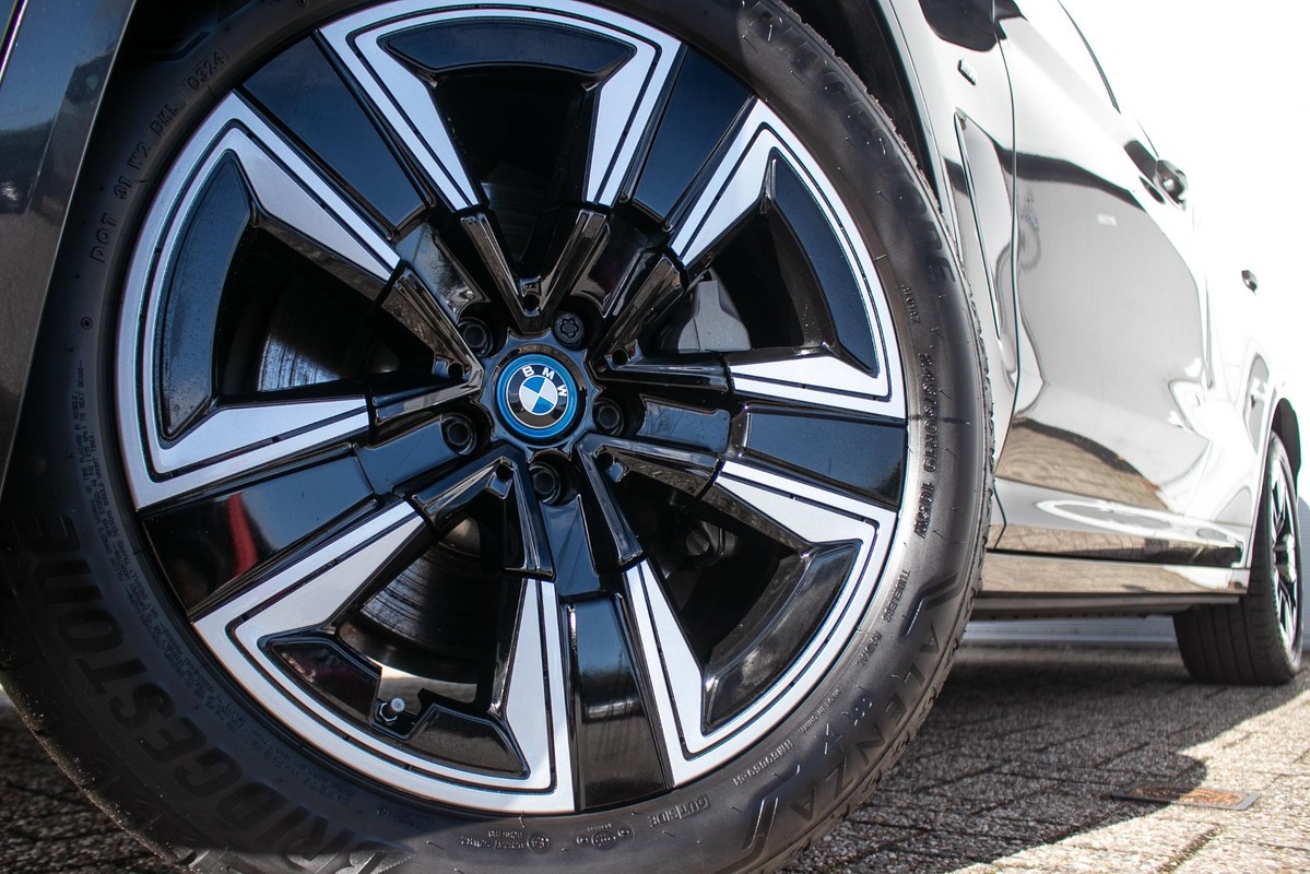 BMW iX3