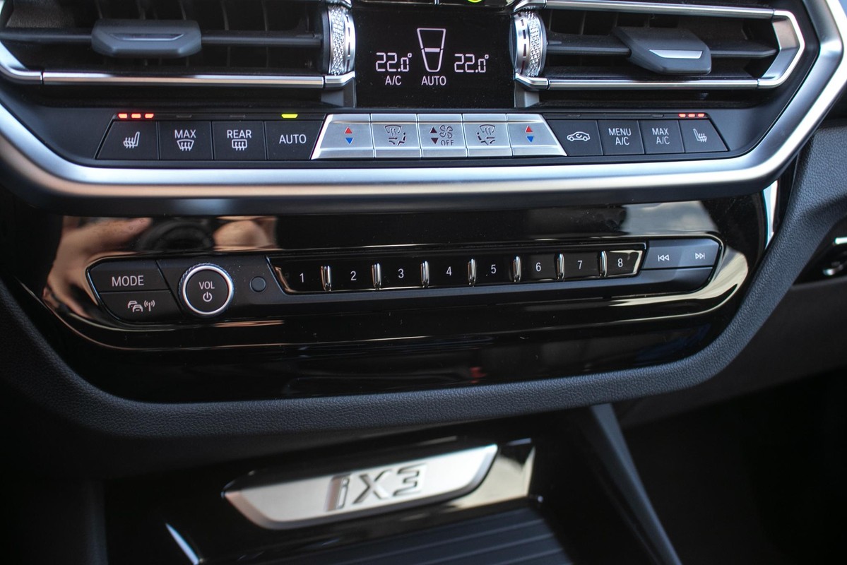 BMW iX3