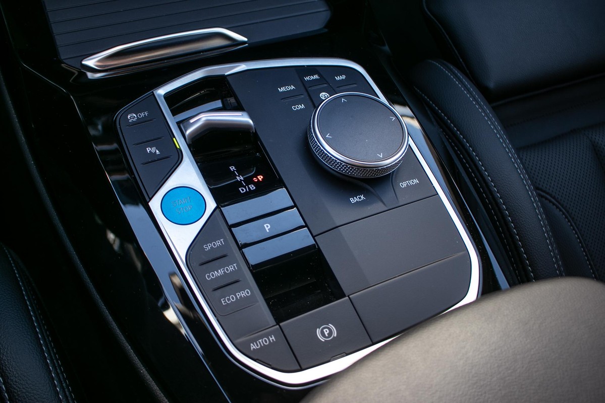 BMW iX3