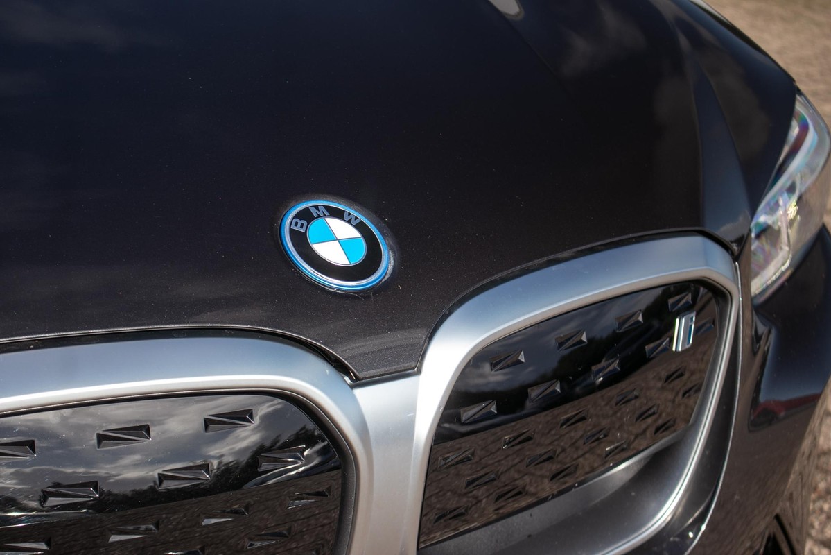 BMW iX3