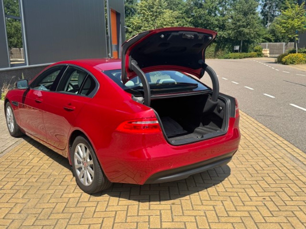 Jaguar XE