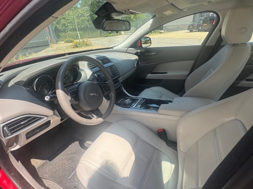 Jaguar XE