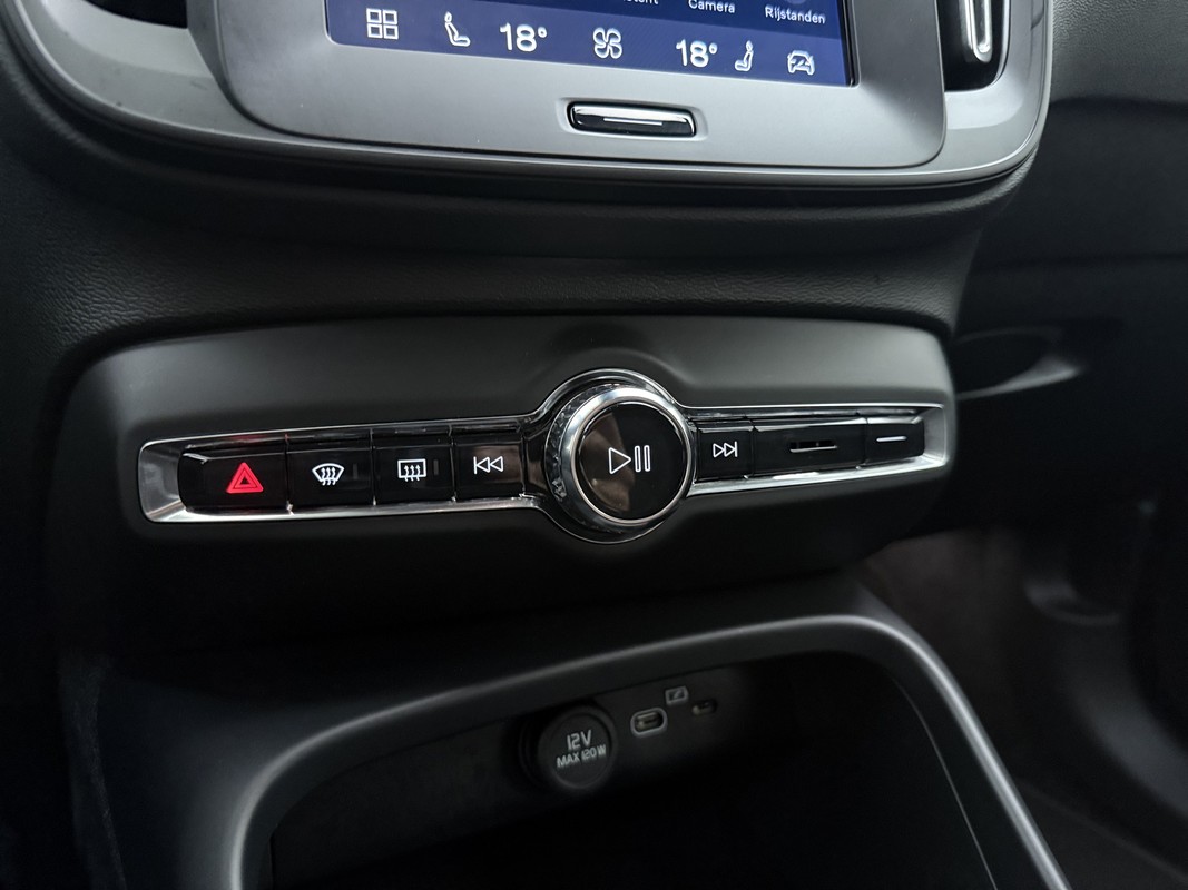 Volvo EX40