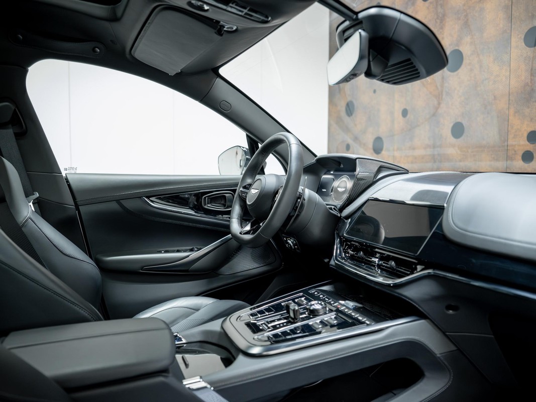 Aston Martin DBX