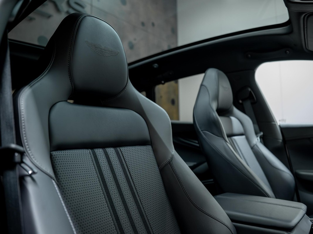 Aston Martin DBX