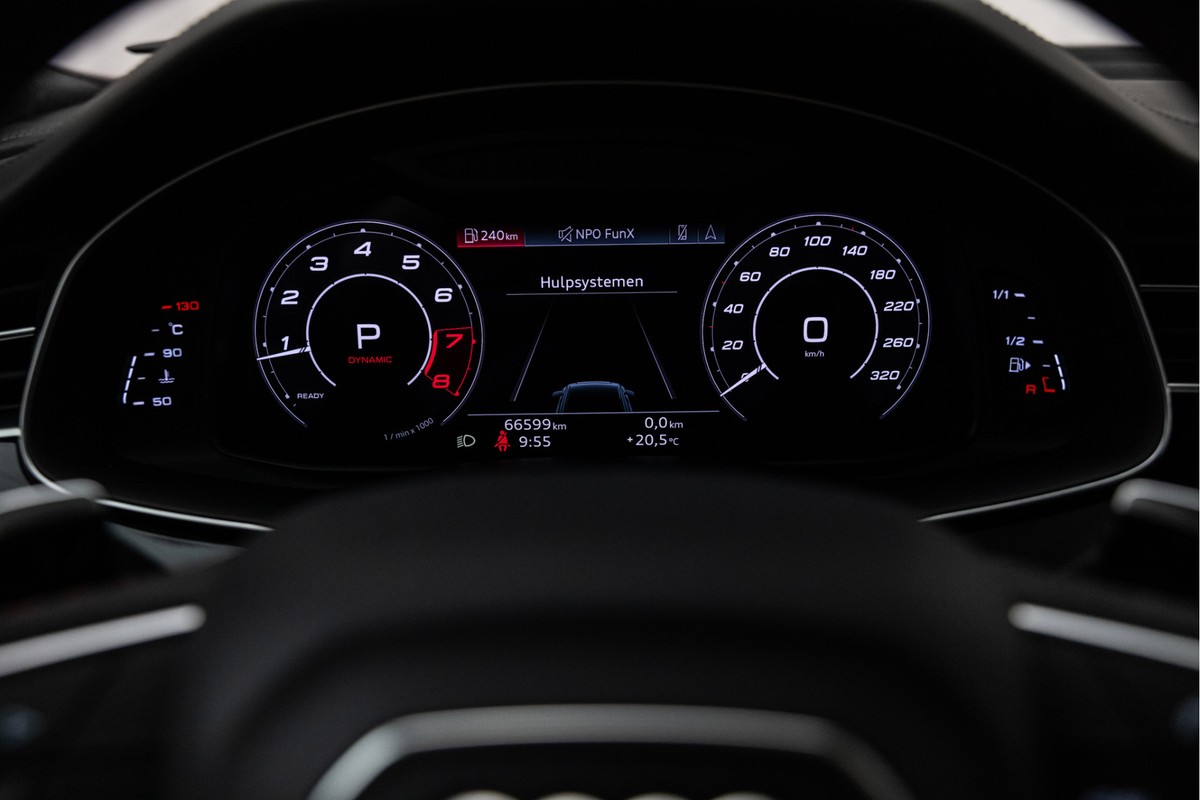 Audi RSQ8