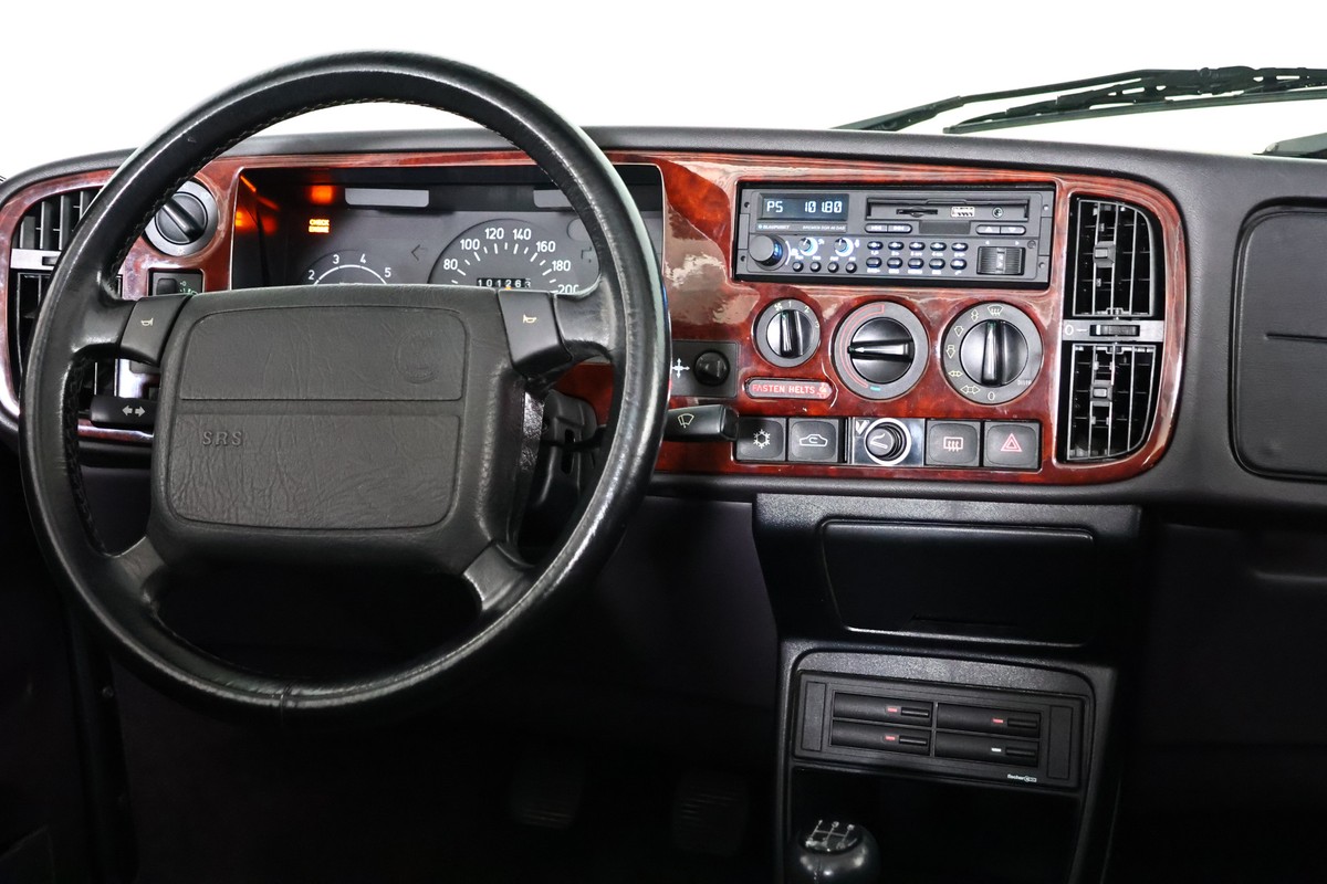 Saab 900