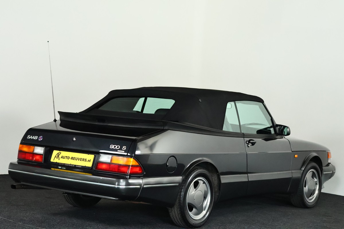 Saab 900